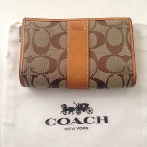 (SOLD)Coach Brown Mono-Leather ZipCoin Compact Wallet